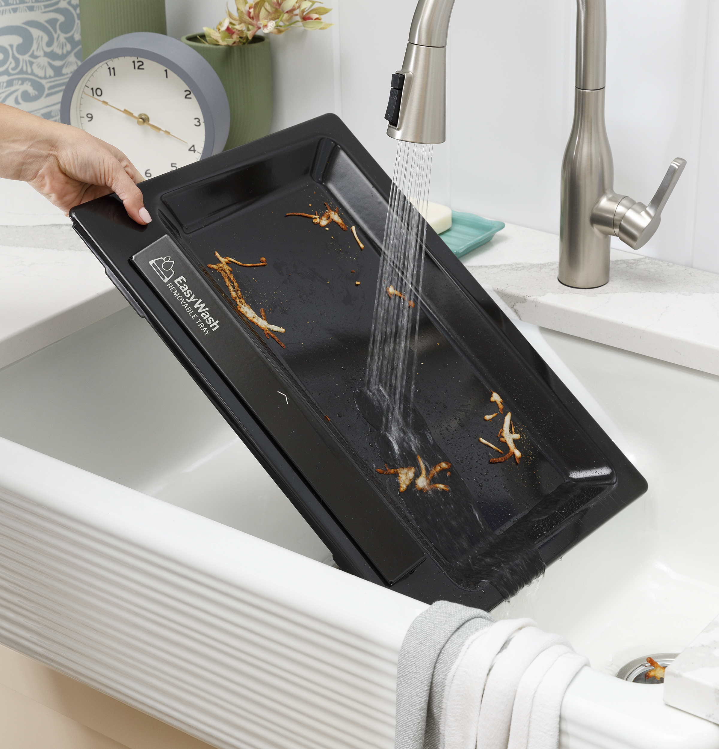 30" Free-Standing Electric Convection Range with No Preheat Air Fry and EasyWash Oven Tray view 29