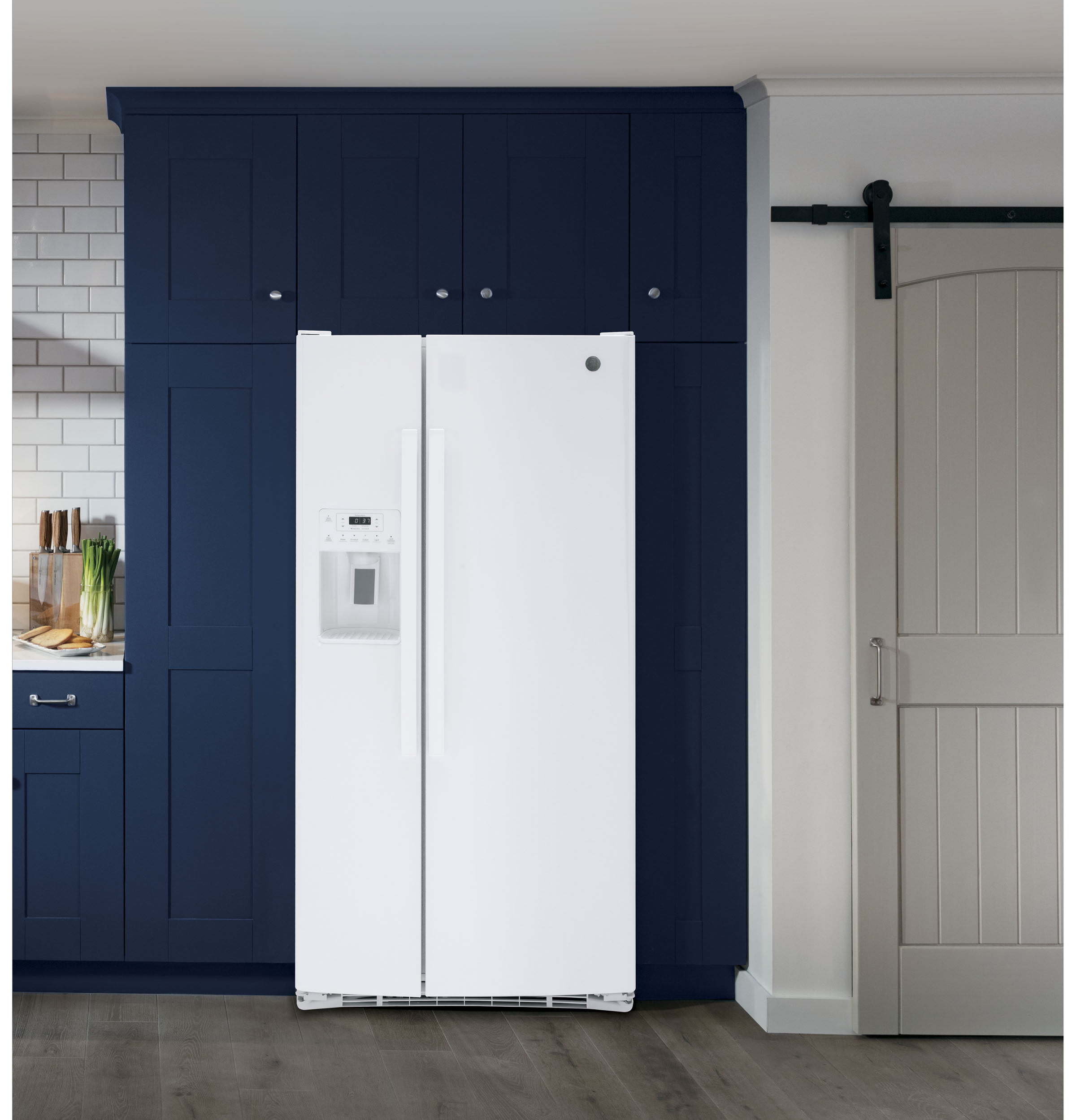 Ge® 23.0 Cu. Ft. Side-by-side Refrigerator GSS23GGPWW