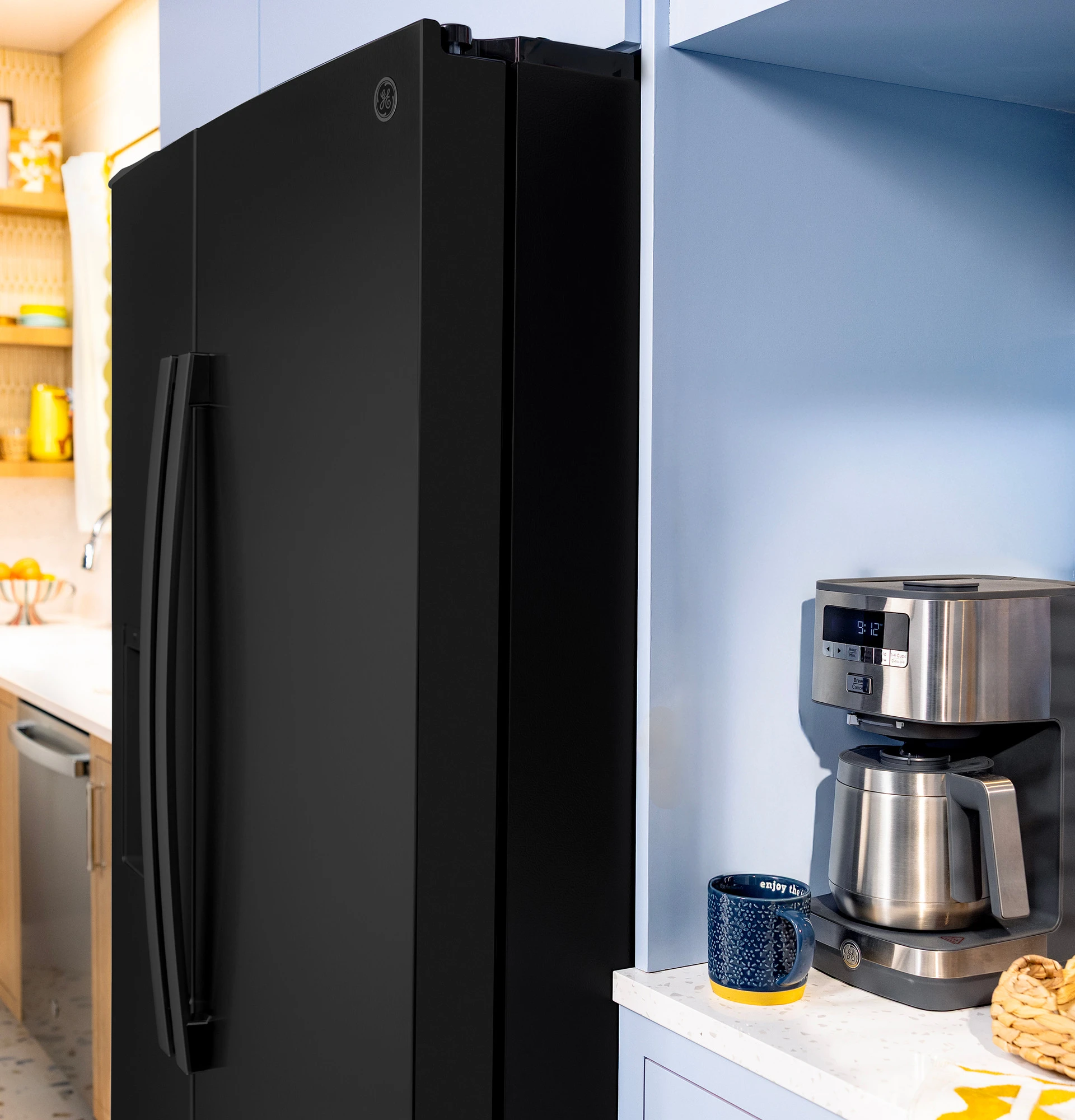 27.9 Cu. Ft. Side-By-Side Refrigerator with Extra Tall Dispenser and In-Door Icemaker GSS28NGYBB