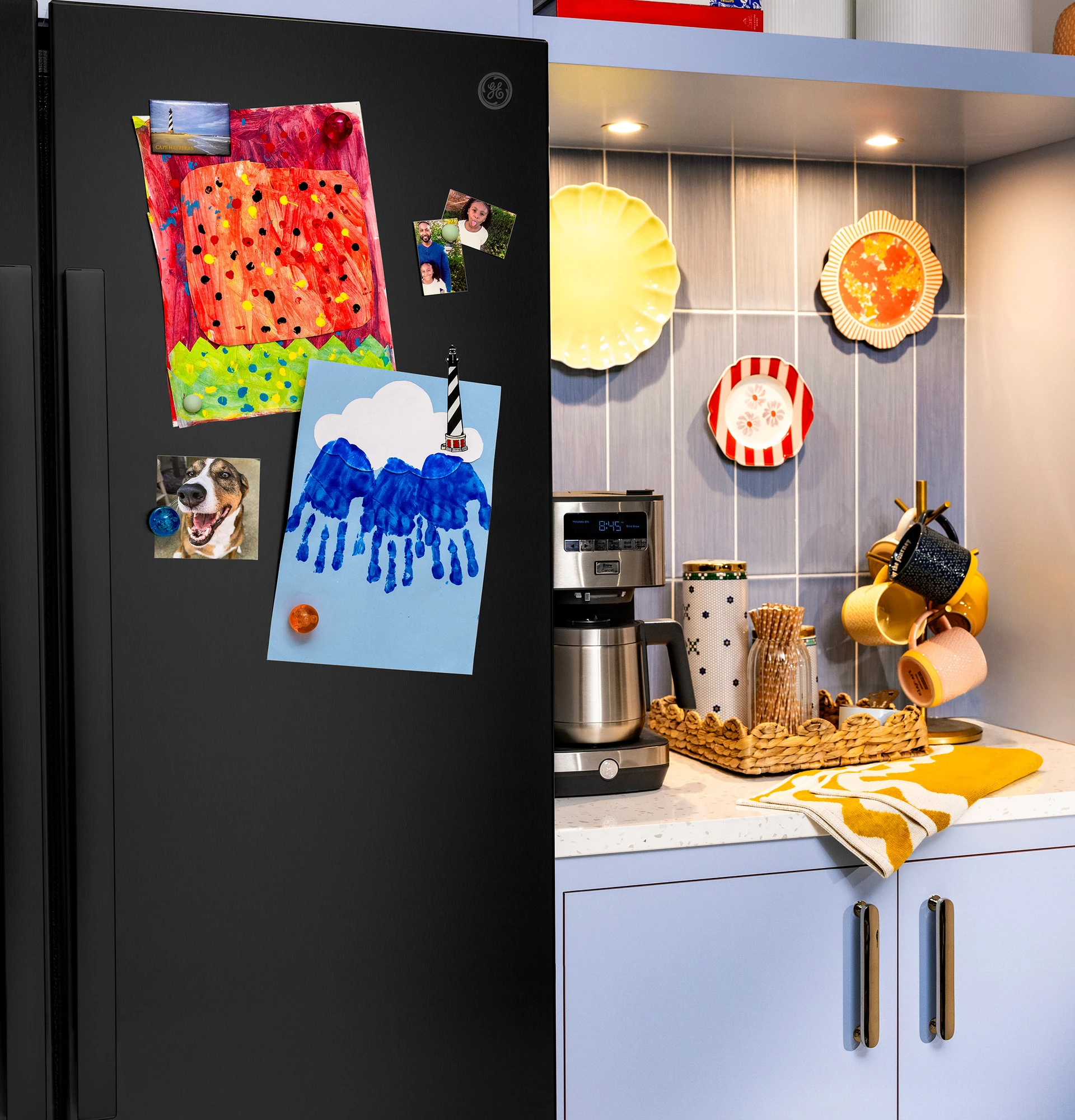 27.9 Cu. Ft. Side-By-Side Refrigerator with Extra Tall Dispenser and In-Door Icemaker GSS28NGYBB