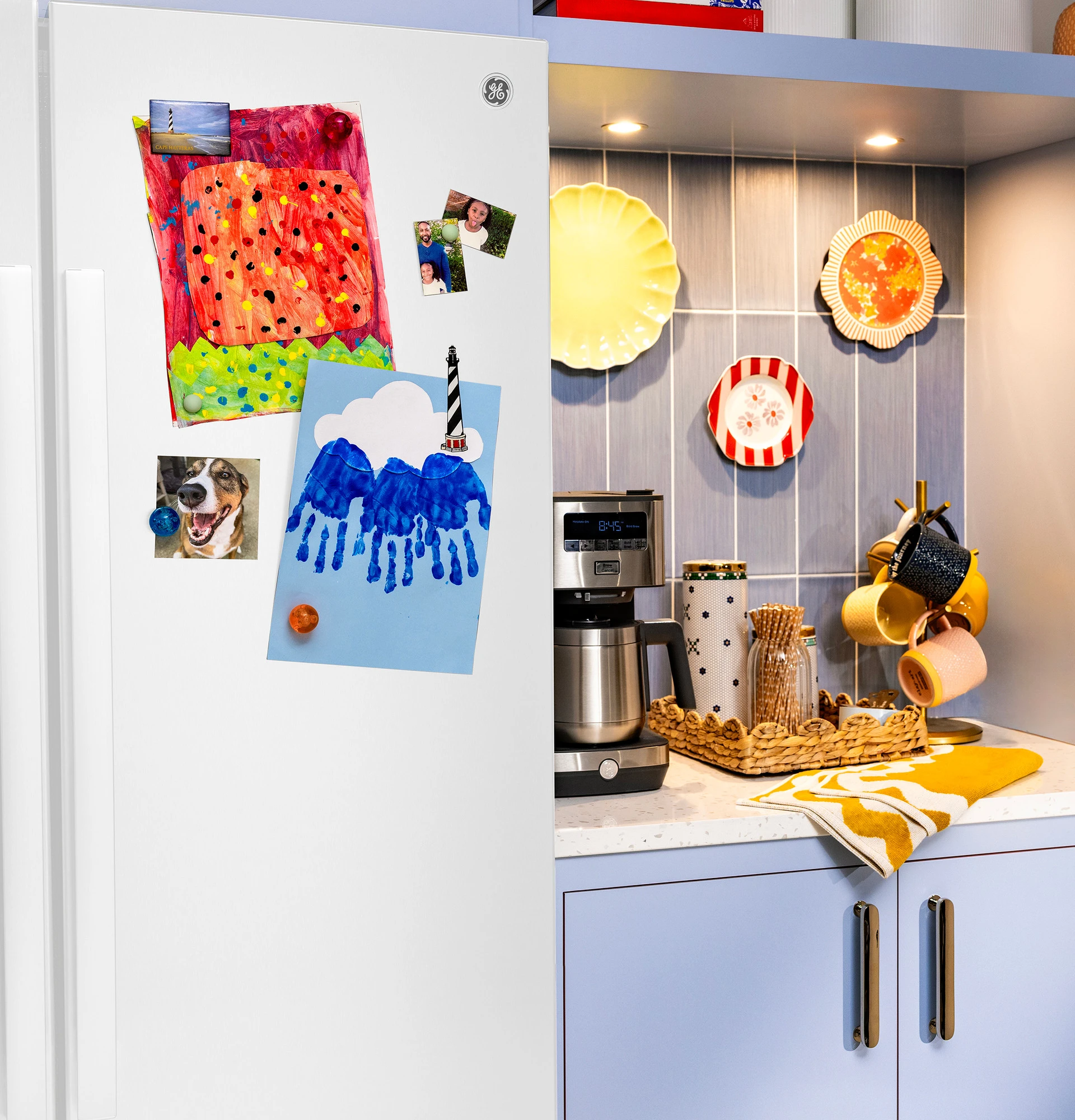 27.9 Cu. Ft. Side-By-Side Refrigerator with Extra Tall Dispenser and In-Door Icemaker GSS28NGYWW