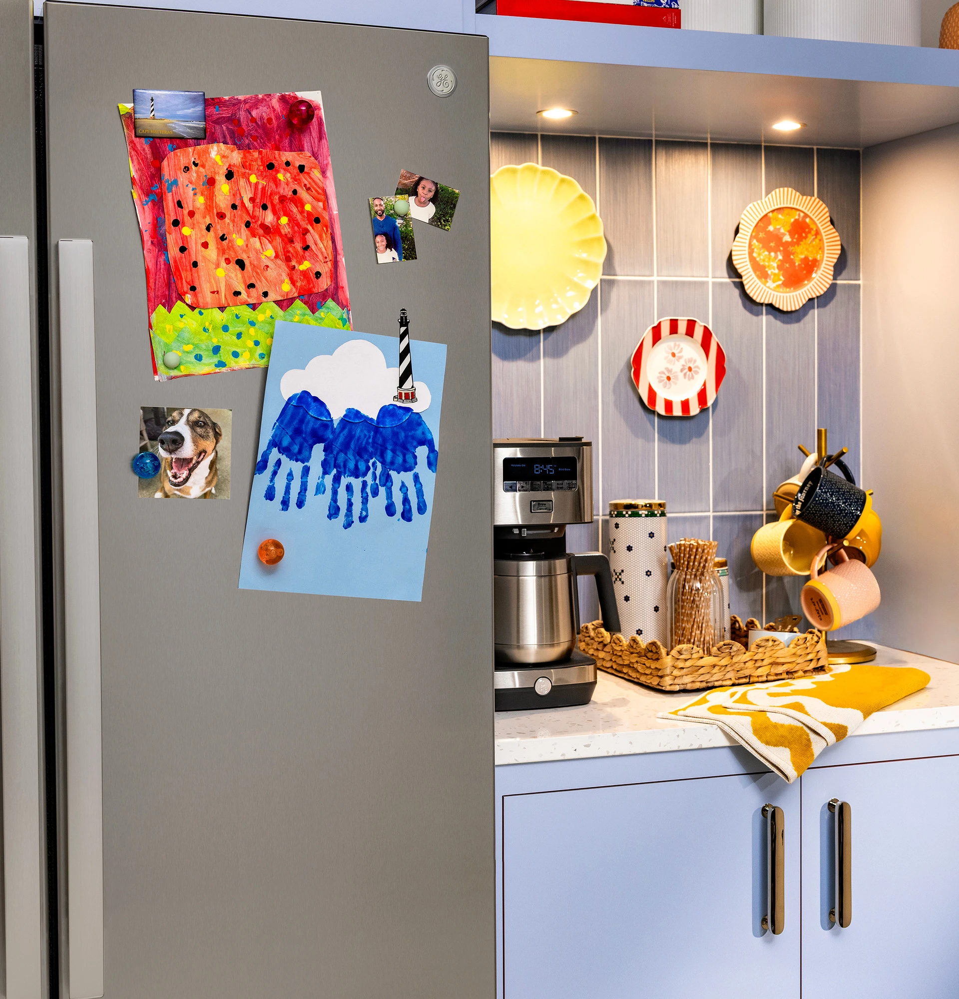27.9 Cu. Ft. Side-By-Side Refrigerator with Extra Tall Dispenser and In-Door Icemaker GSS28NMYES