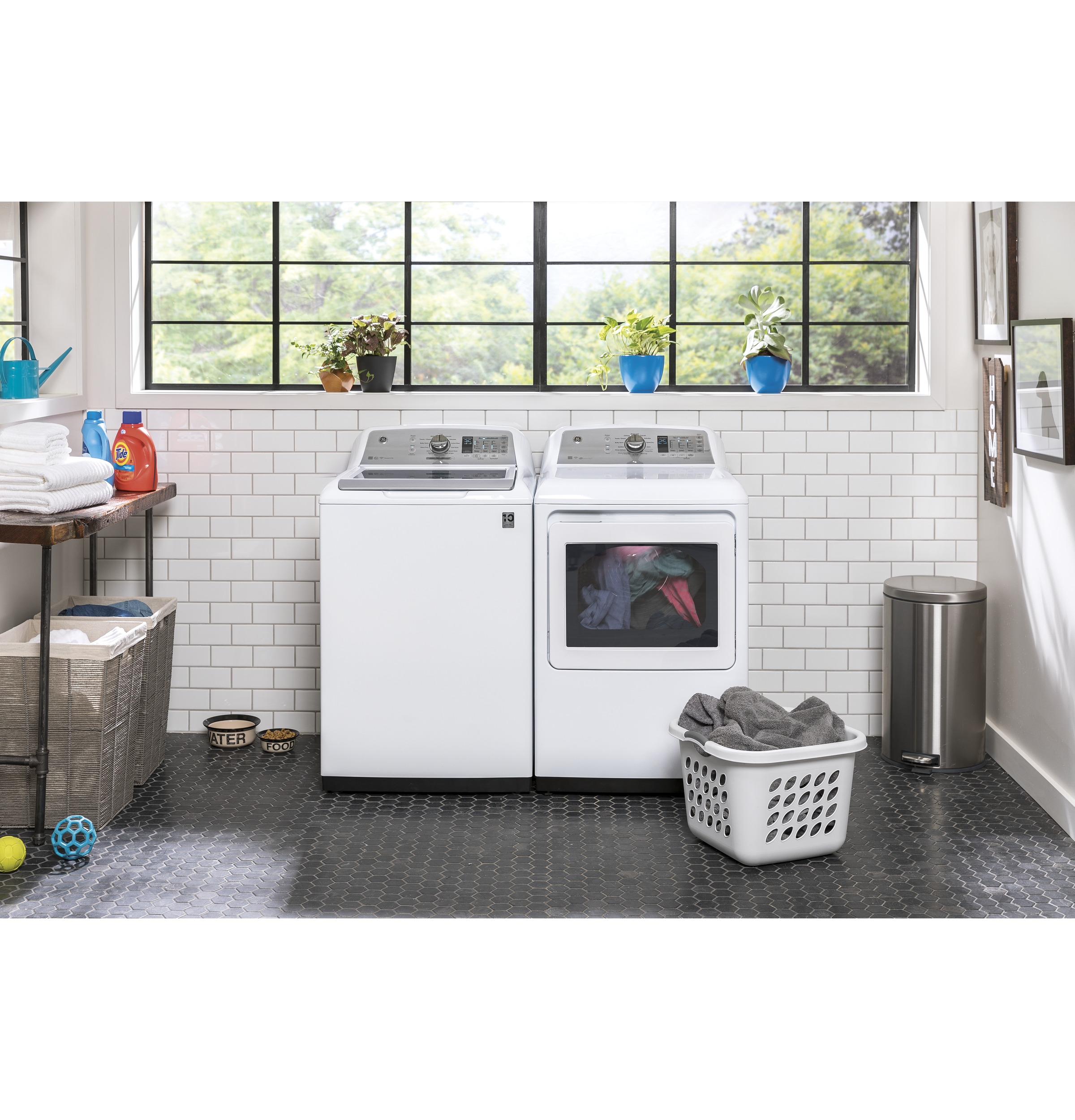 7.4 cu. ft. Capacity Smart aluminized alloy drum Gas Dryer with HE Sensor Dry GTD75GCSLWS