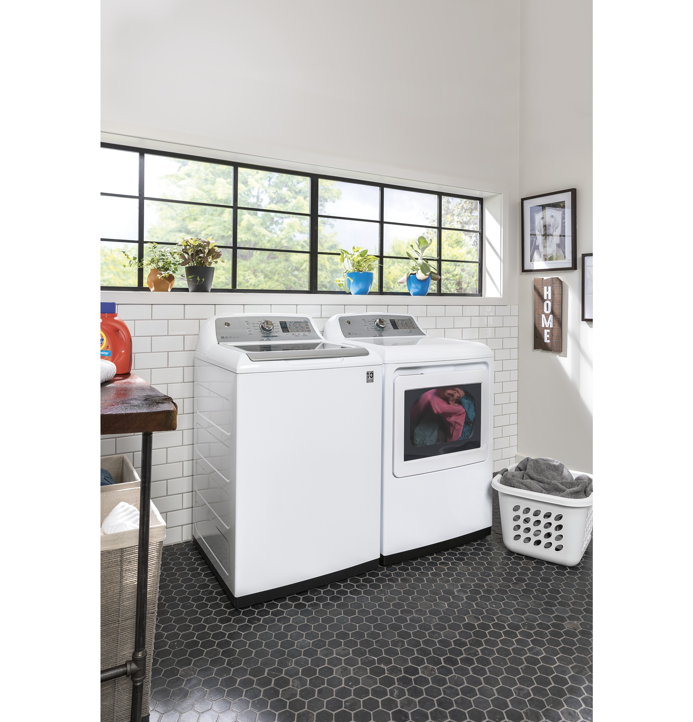 7.4 cu. ft. Capacity Smart aluminized alloy drum Gas Dryer with HE Sensor Dry GTD75GCSLWS