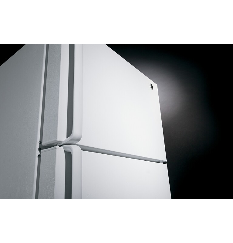 18.1 Cu. Ft. Top-Freezer Refrigerator GTH18GCDWW