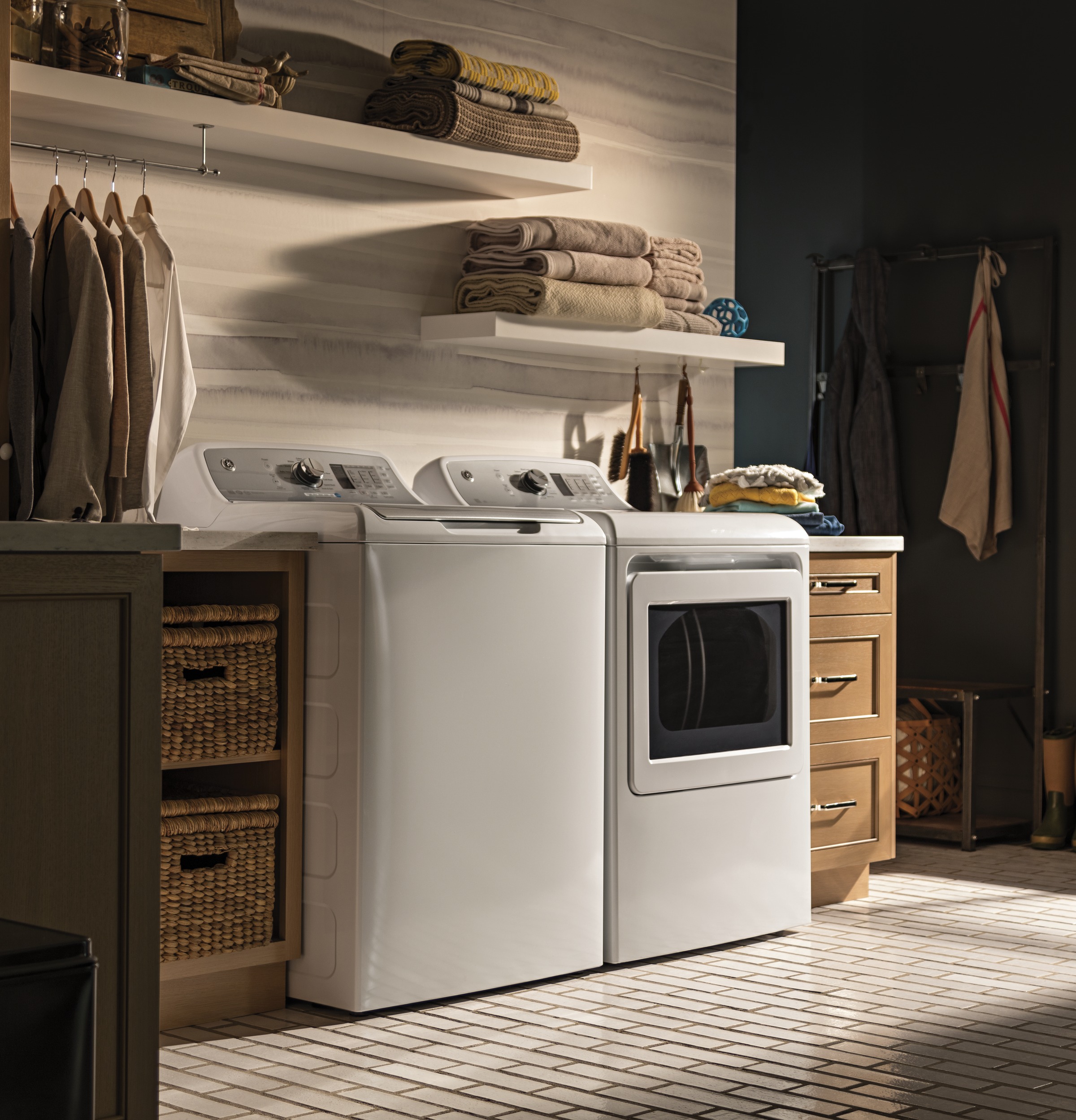 4.5 cu. ft. Capacity Washer with Stainless Steel Basket GTW685BSLWS