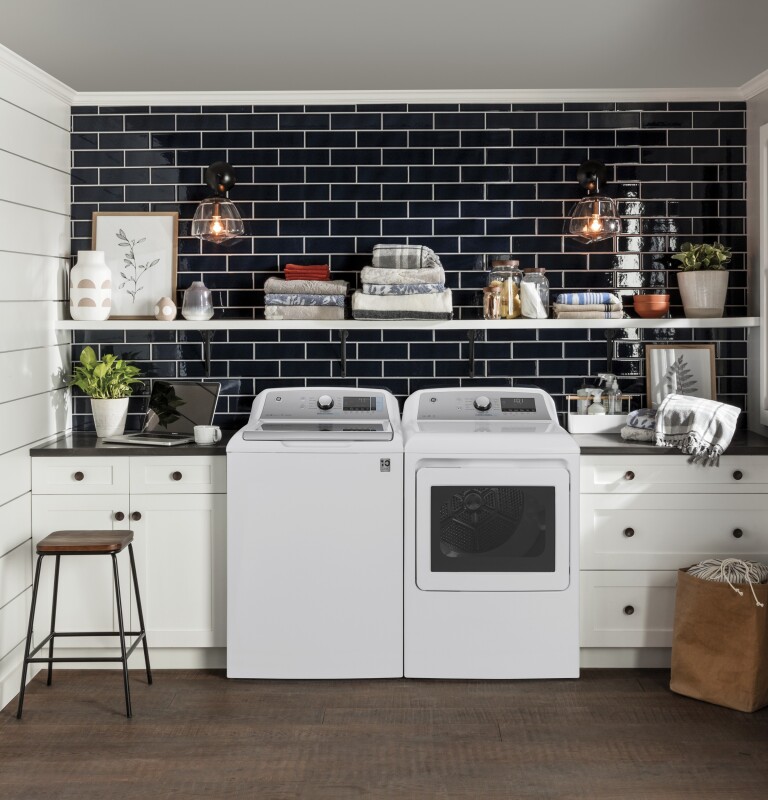 5.0 cu. ft. Capacity Smart Washer with Sanitize w/Oxi and SmartDispense GTW845CSNWS