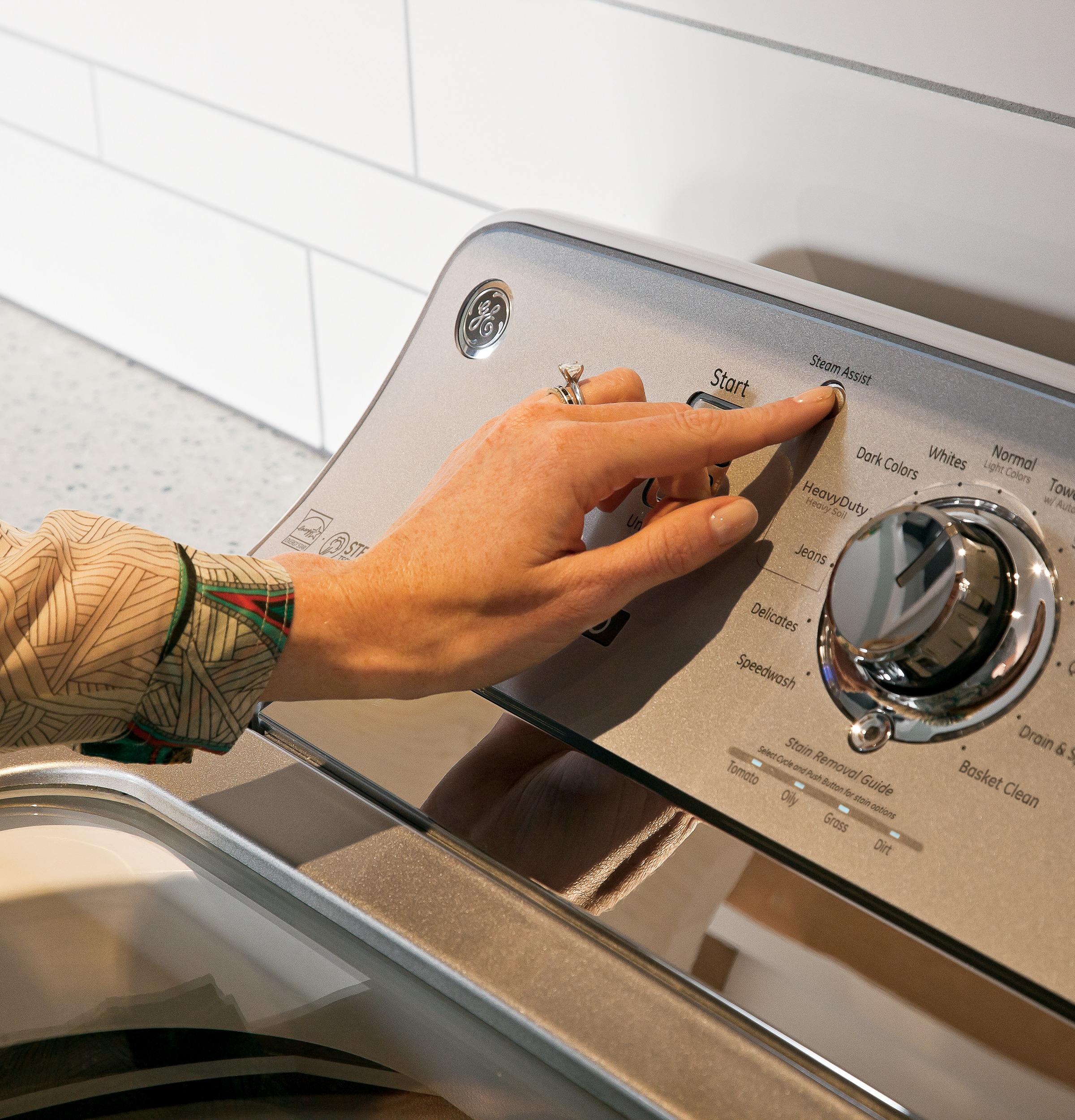 4.8 DOE cu. ft. capacity washer with stainless steel basket and steam GTWS8455DMC, product image 5 of 8