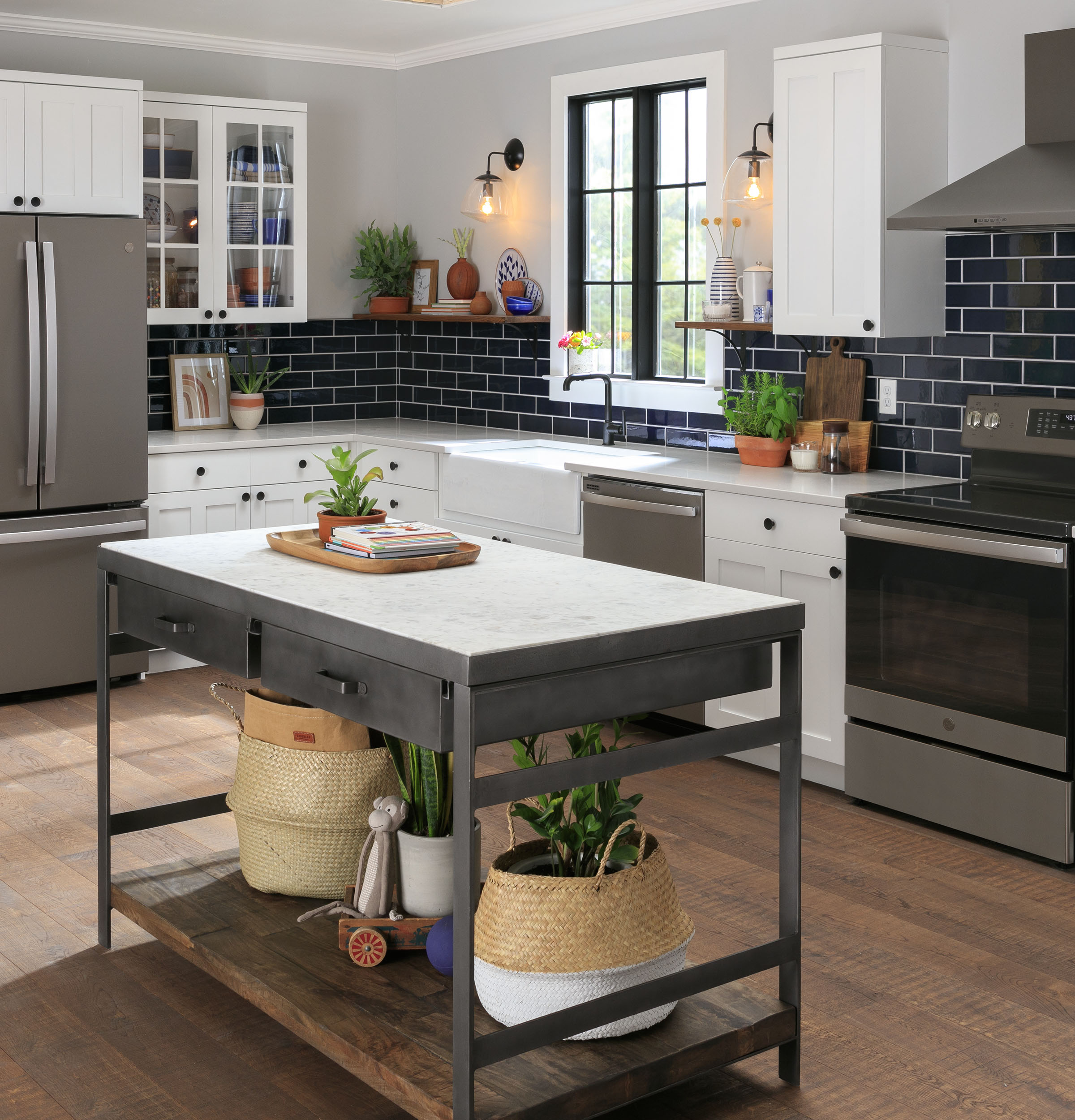 23.1 Cu. Ft. Counter-Depth French-Door Refrigerator view 10