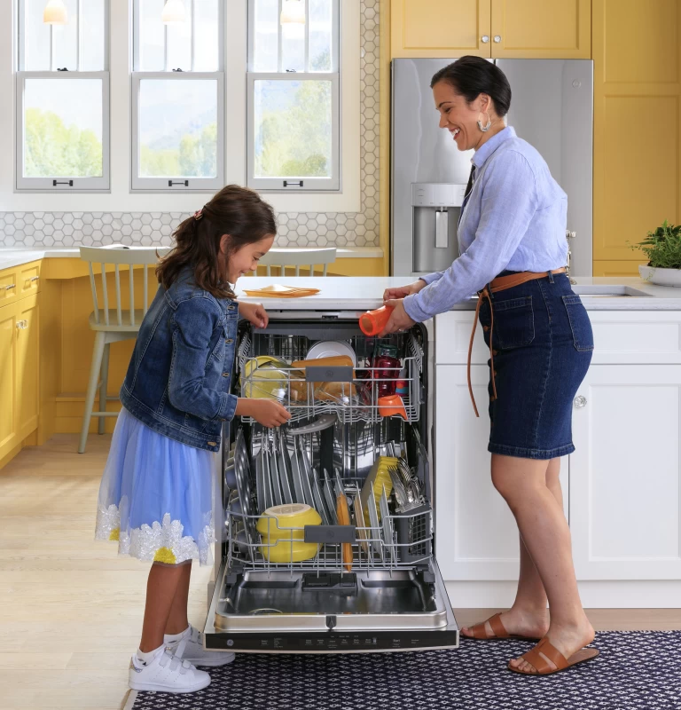 ENERGY STAR 22.1 Cu. Ft. Counter-Depth Fingerprint Resistant French-Door Refrigerator GYE22GYNFS