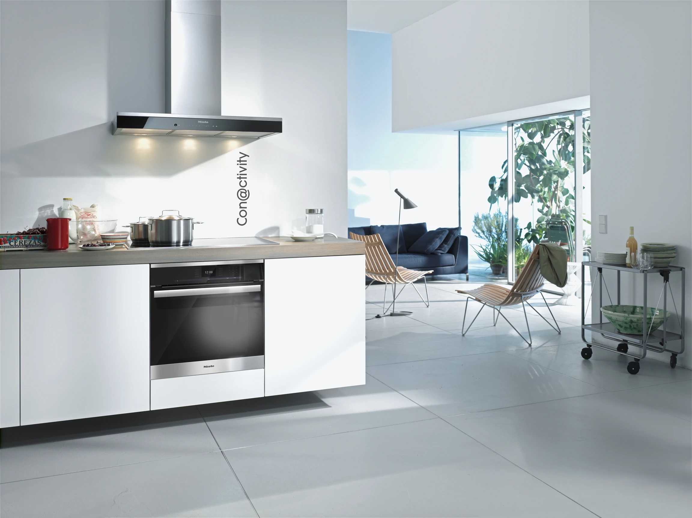 24 Inch Convection Oven with PerfectClean for very easy cleaning at an attractive entry level price. H6560BAM