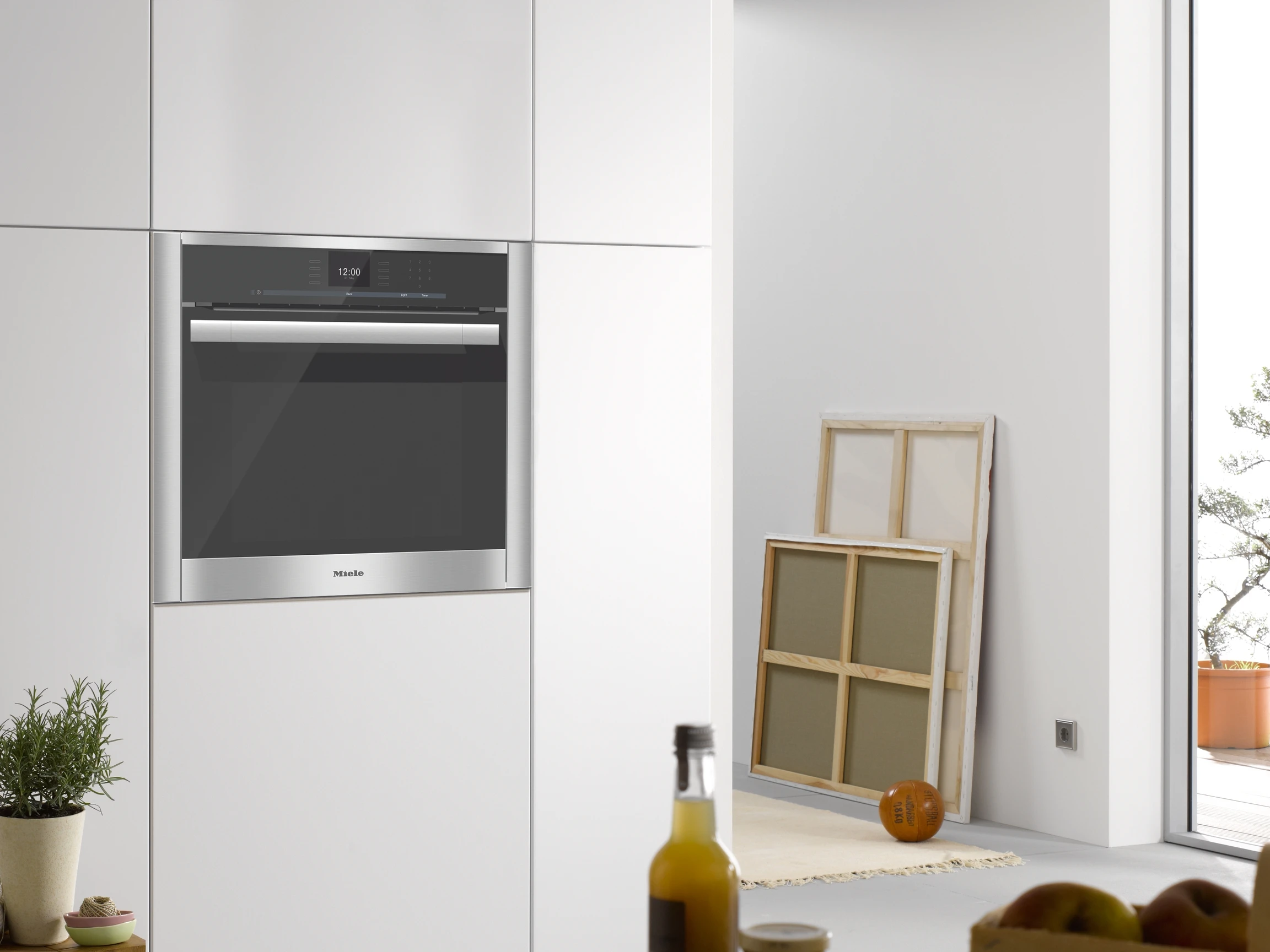 24 Inch Convection Oven with PerfectClean for very easy cleaning at an attractive entry level price. H6560BAM