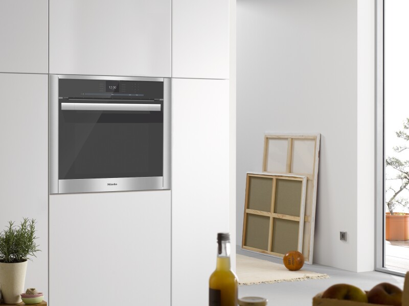 24 Inch Convection Oven with PerfectClean for very easy cleaning at an attractive entry level price. H6560BAM