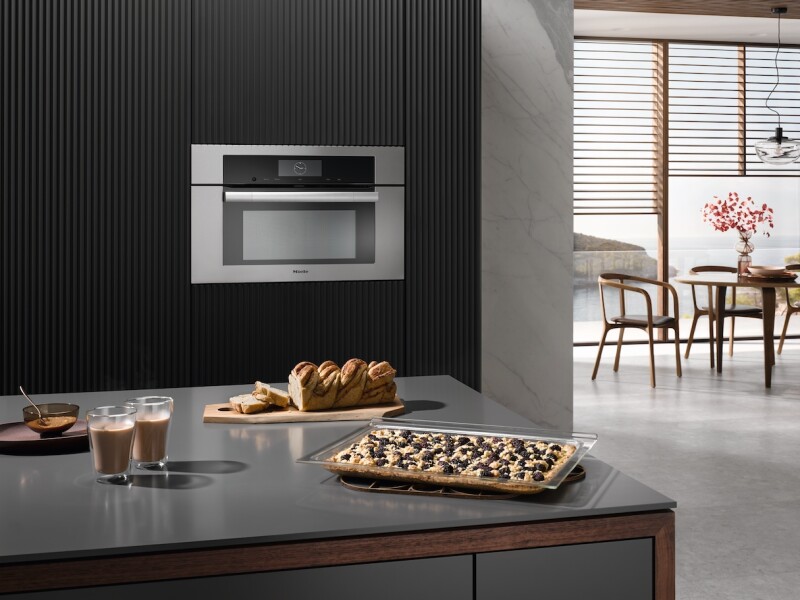 30" compact speed ovenĀ in a perfectly combinable design with automatic programs and roast probe. H7770BM