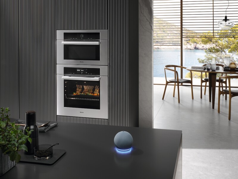30" compact speed ovenĀ in a perfectly combinable design with automatic programs and roast probe. H7770BM