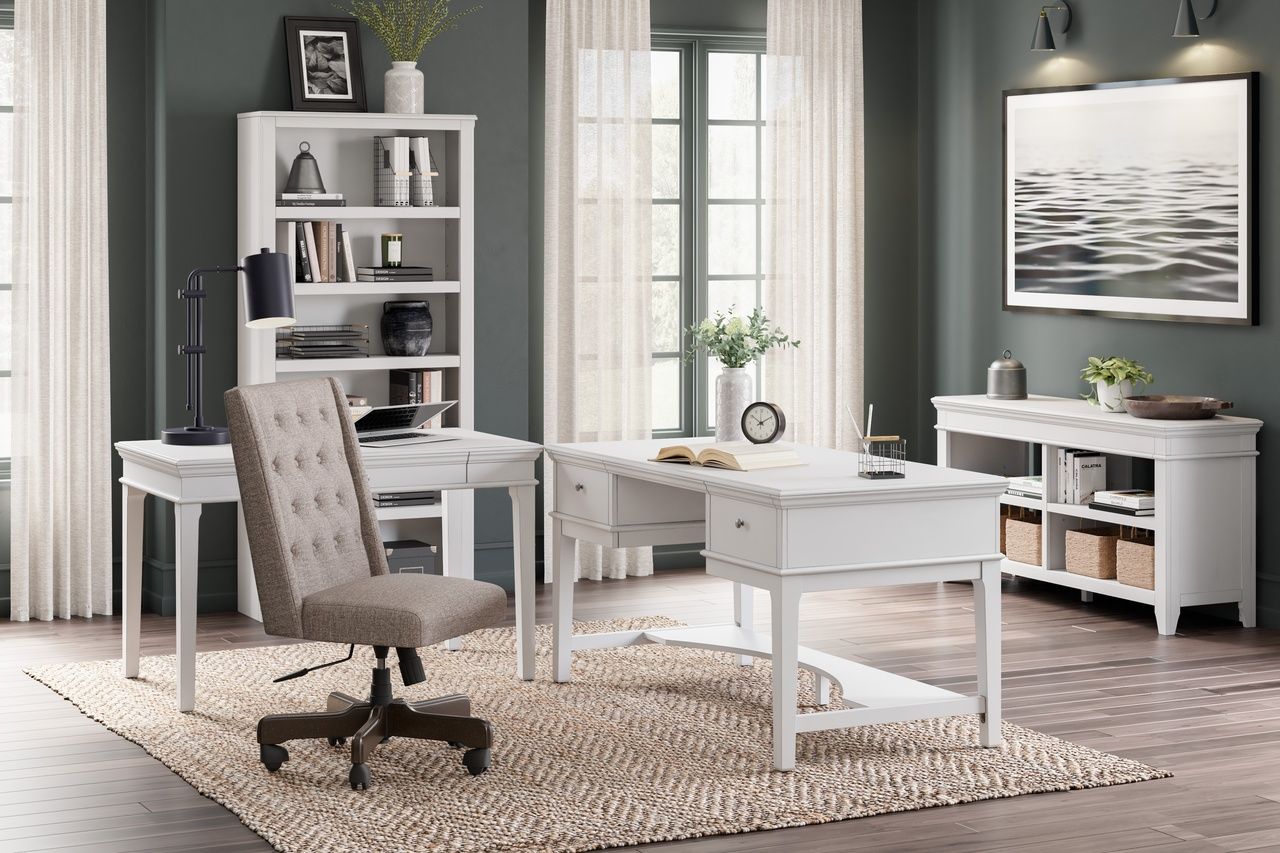 Kanwyn Whitewash Credenza H77746