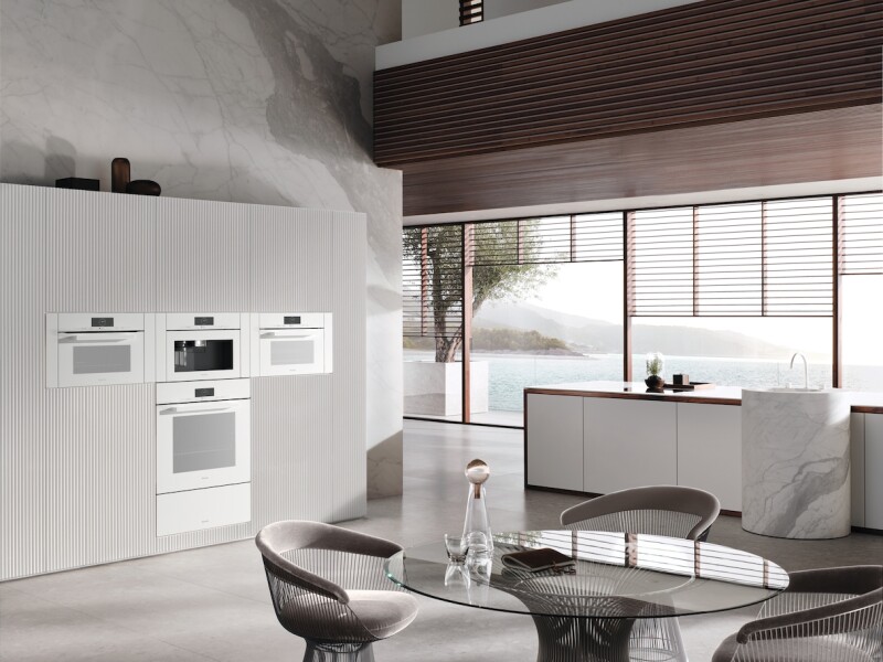 24" compact speed oven  in a perfectly combinable design with automatic programs and roast probe. H7840BMAM