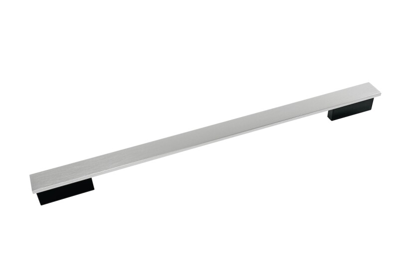 Decor set - a modern handle in appliance color to suit your personal style. HANDLESSCSOBSWFRNAKD