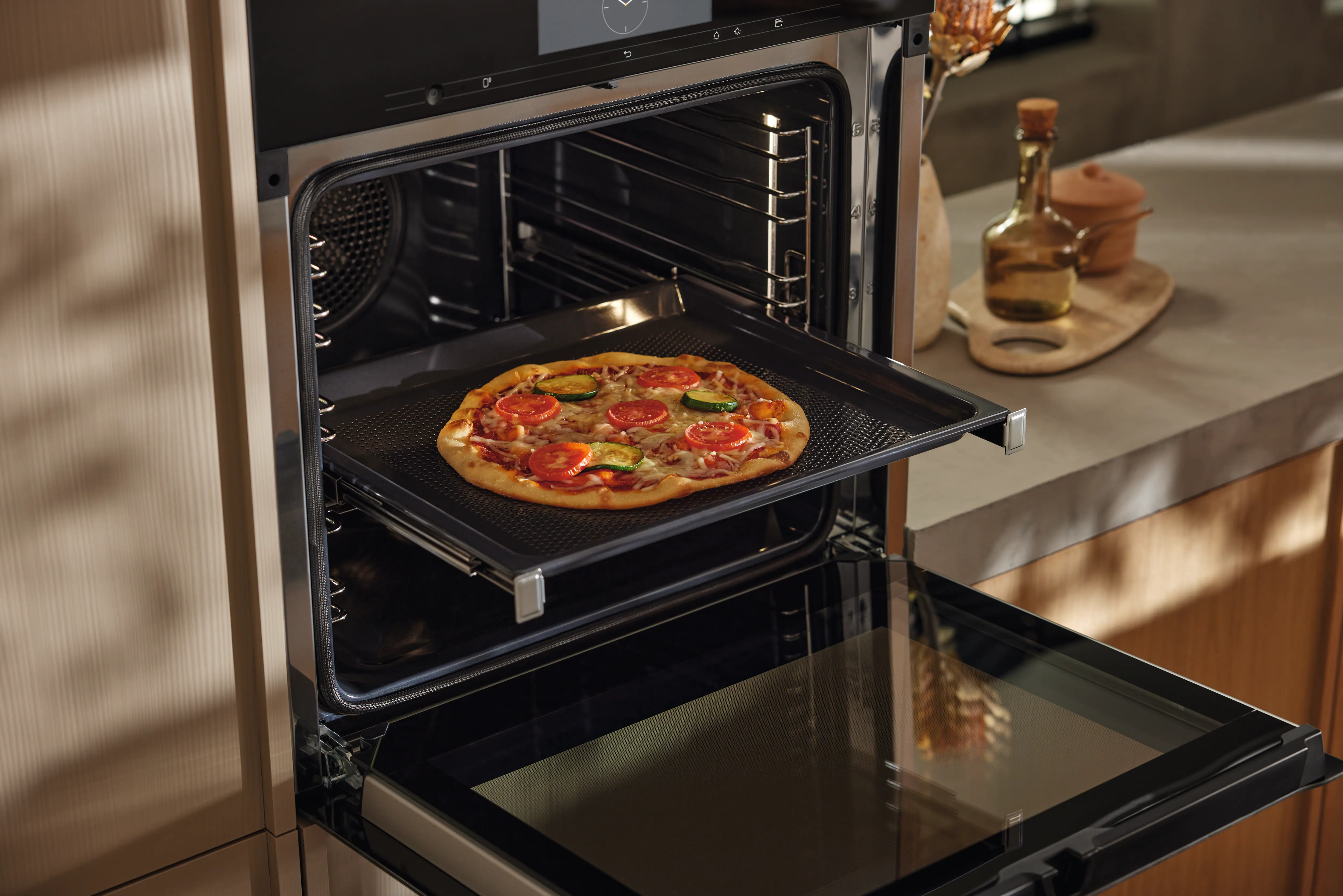 Gourmet baking and AirFry tray, perforated for everything that is crunchy and crisp. HBBL71