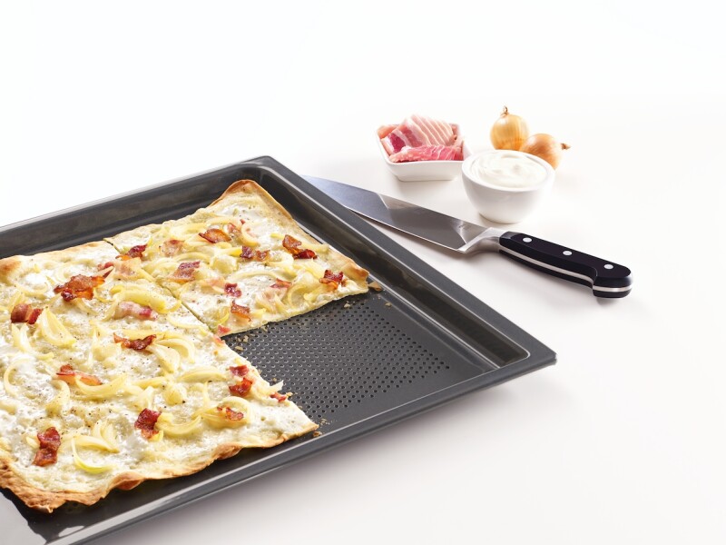 Gourmet baking and AirFry tray, perforated for everything that is crunchy and crisp. HBBL71
