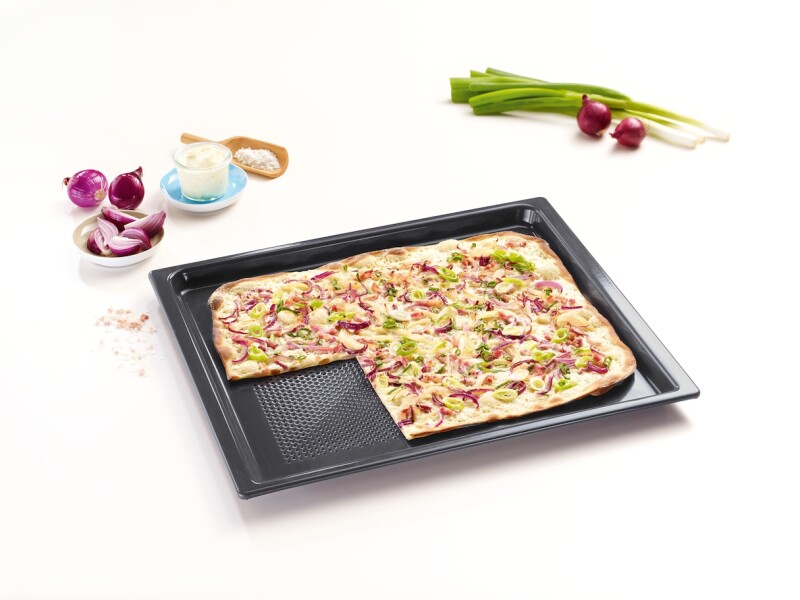 Gourmet baking and AirFry tray, perforated for everything that is crunchy and crisp. HBBL71
