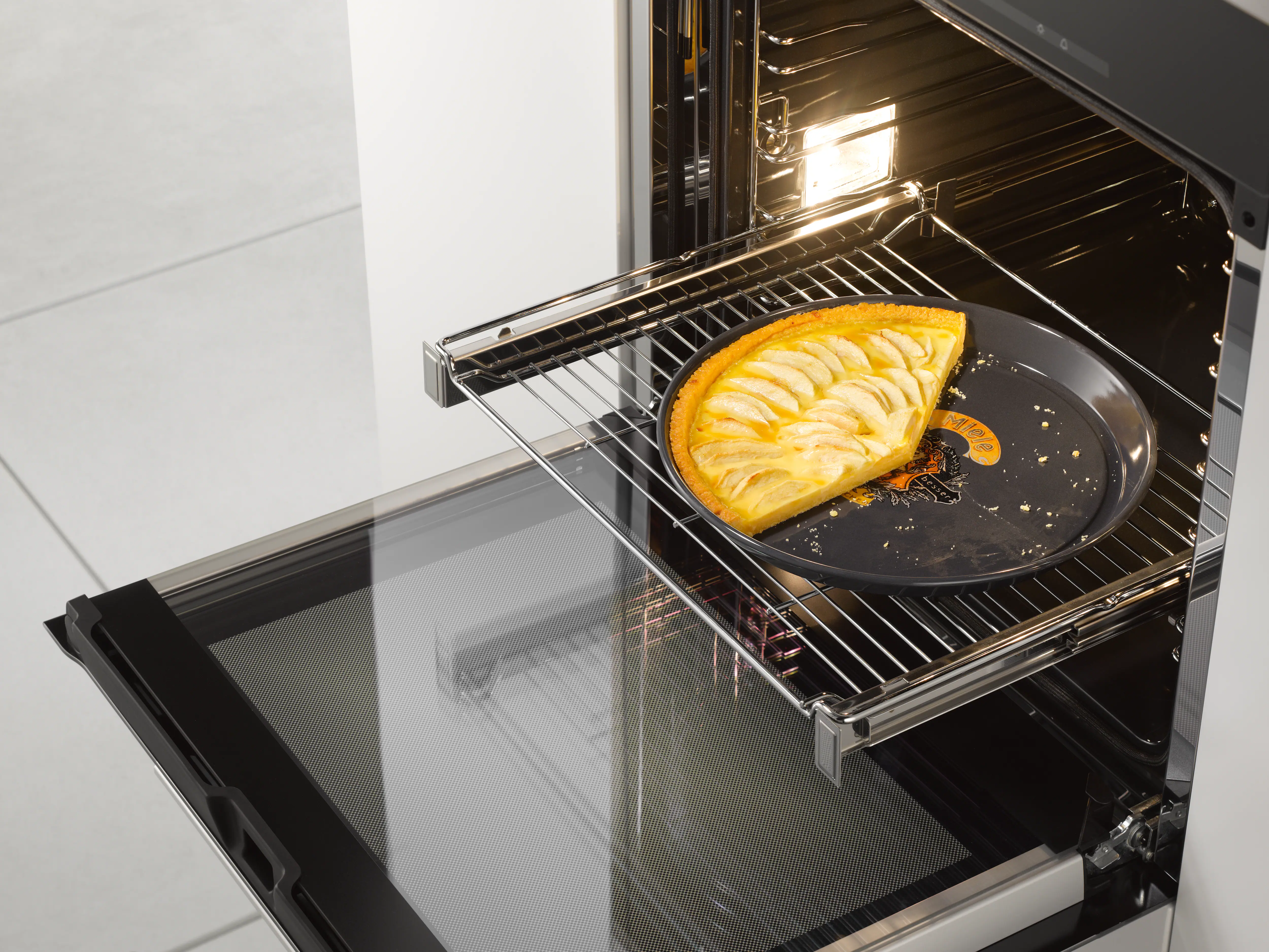 Round baking tray ‑ Nostalgic logo with PerfectClean finish. HBFL271