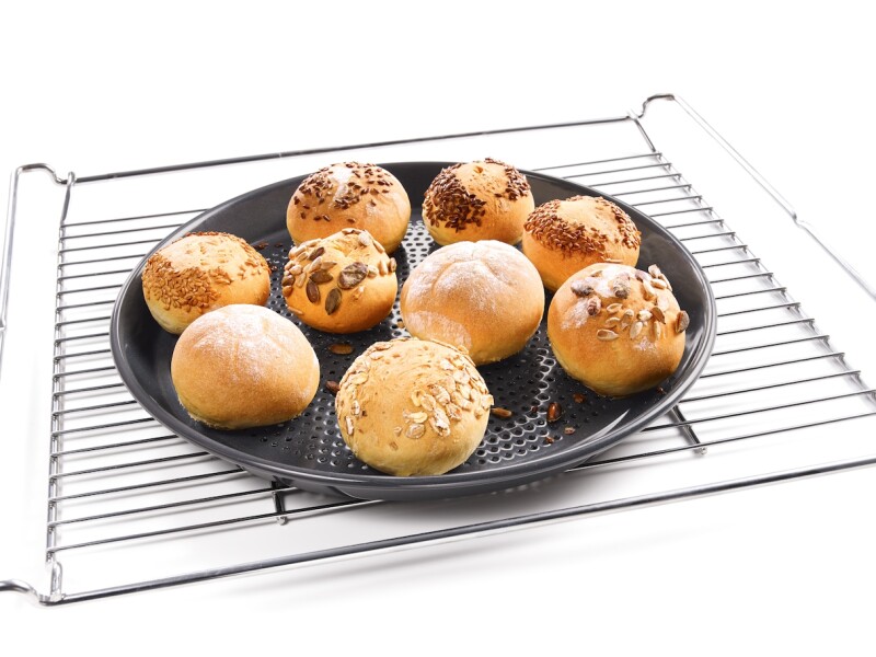 Round Gourmet baking and AirFry tray, perforated for baking perfect cookies in the Moisture Plus operating mode. HBFP271