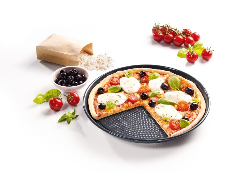 Round Gourmet baking and AirFry tray, perforated for baking perfect cookies in the Moisture Plus operating mode. HBFP271