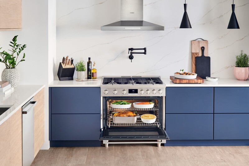 800 Series Dual Fuel Freestanding Range 36'' HDS8655U