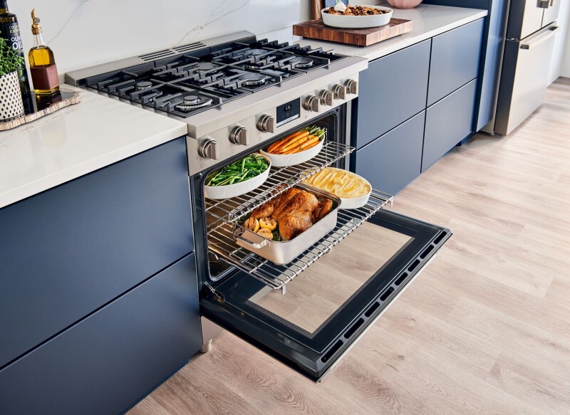 800 Series Dual Fuel Freestanding Range 36'' HDS8655U