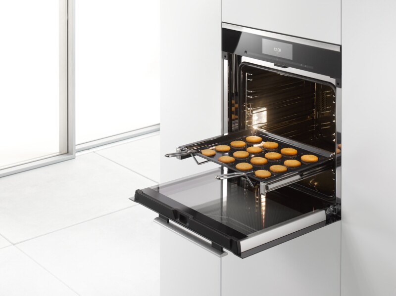 Handle For safe removal of hot, fully-loaded trays and racks. HEG