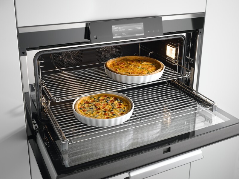Original Self Clean ready FlexiClip telescopic runners  For flexible, customized use of your oven. HFC92