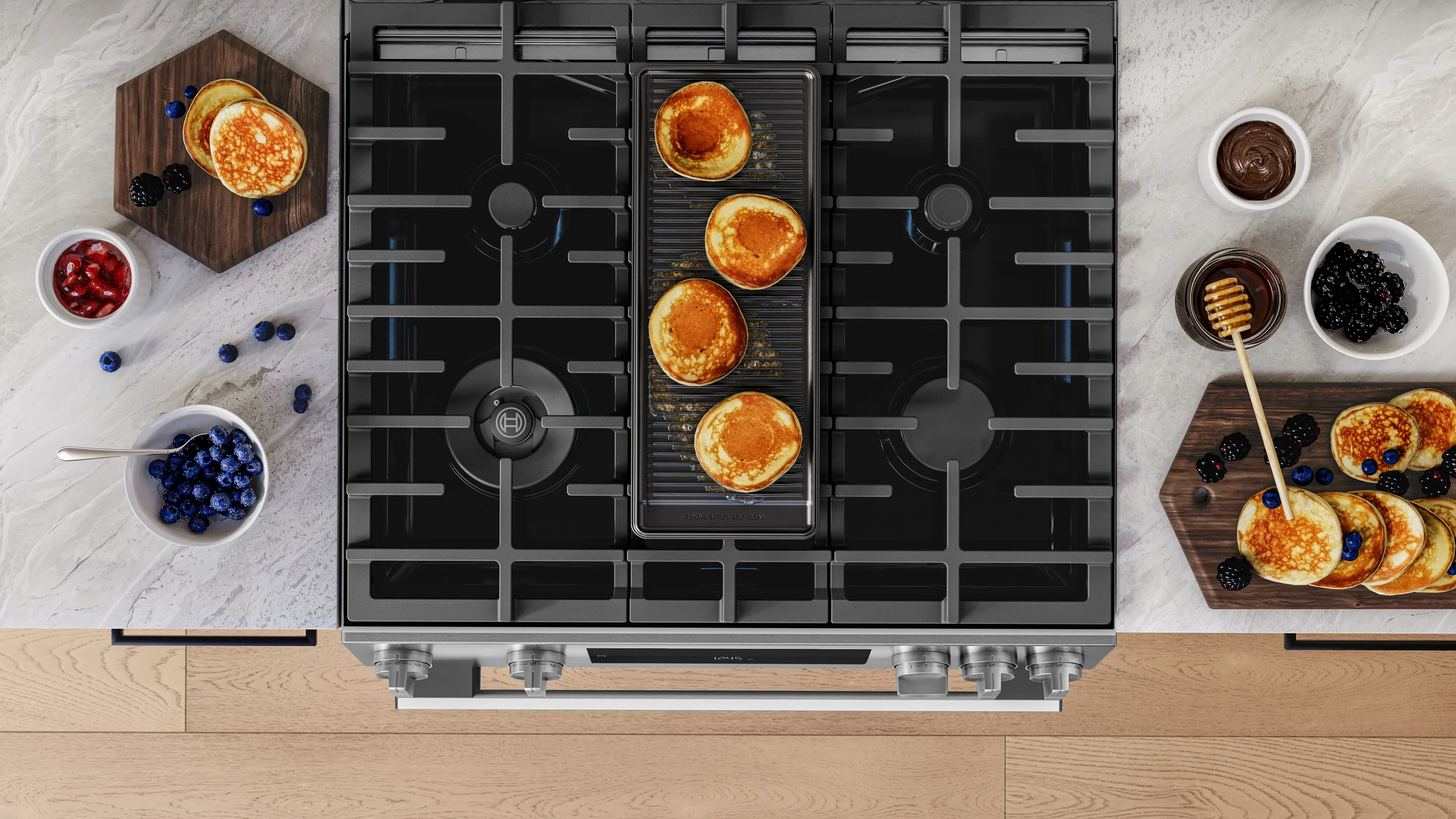 300 Series Slide-in Gas Range HGF3050MUC