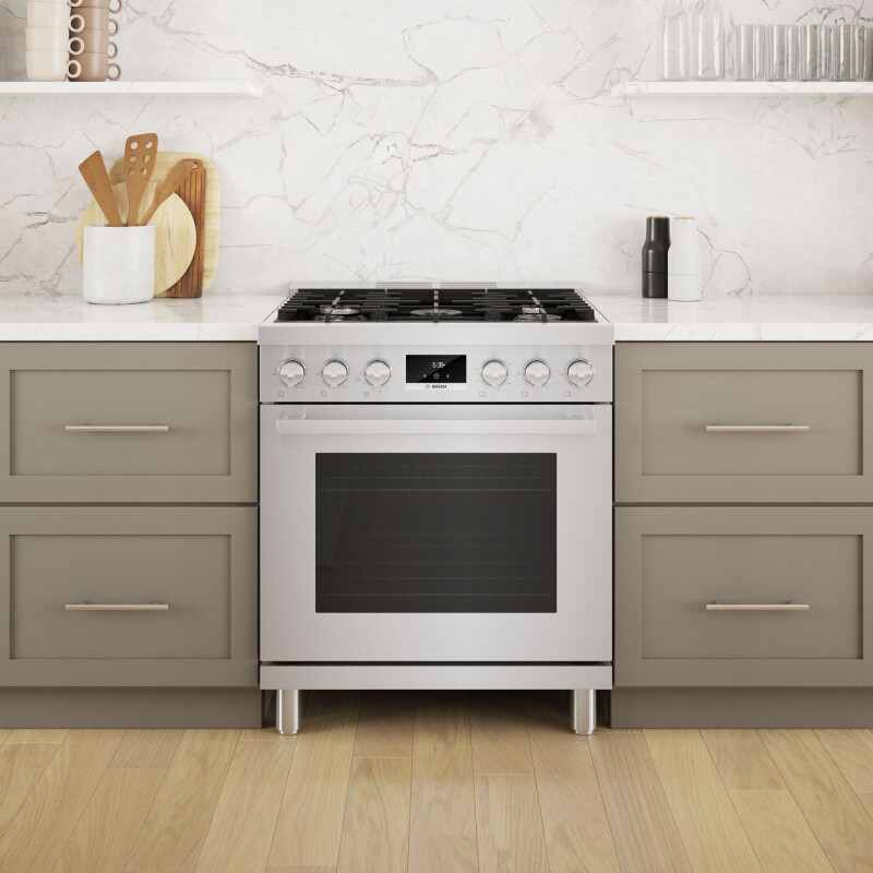 800 Series Gas Freestanding Range 30'' HGS8055UC
