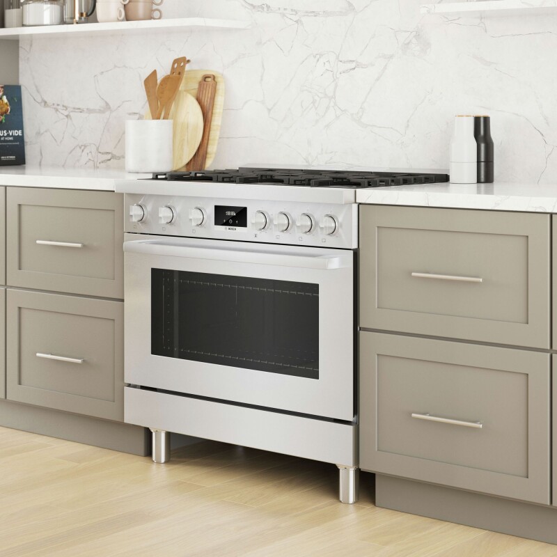 800 Series Gas Freestanding Range 36'' HGS8655UC