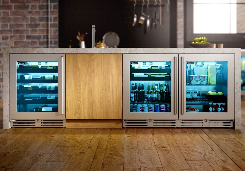 With a unique 18" depth, Perlick's Signature Series Shallow Depth is perfect for credenzas and narrow spaces that can't accommodate a traditional 24" unit. HH24RS4