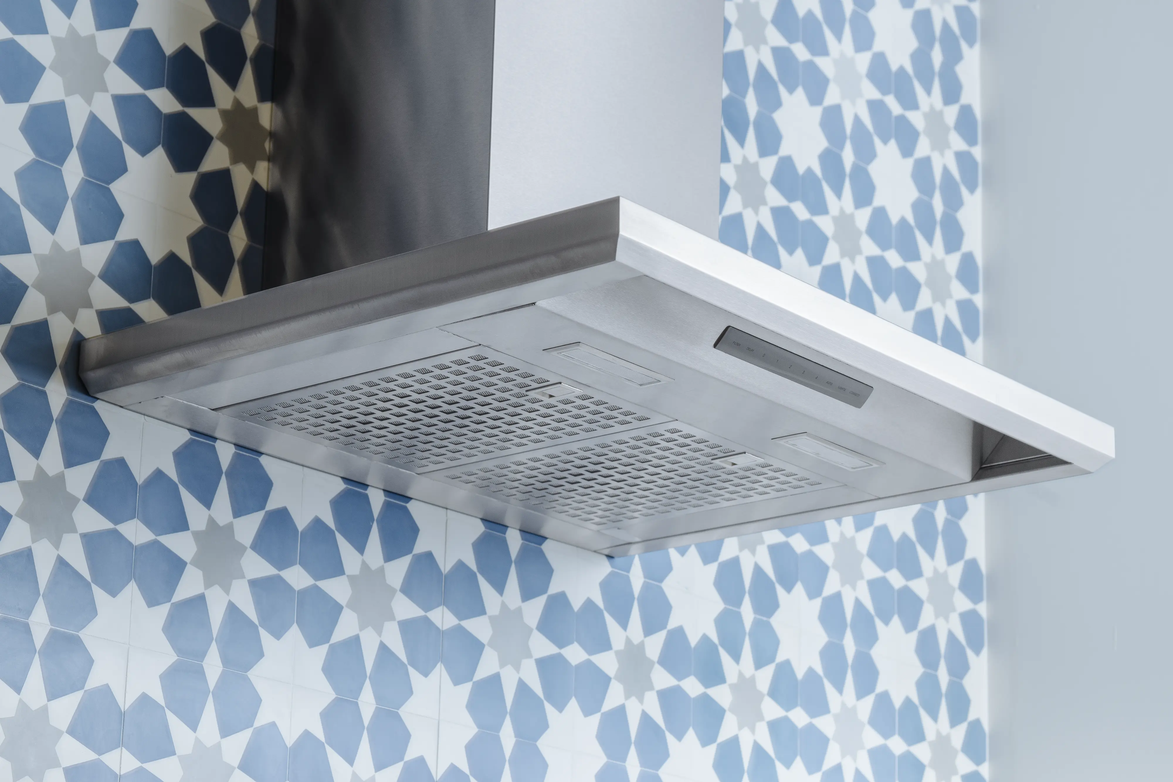 Masterpiece® Pyramid Chimney Wall Hood HMCB30WS