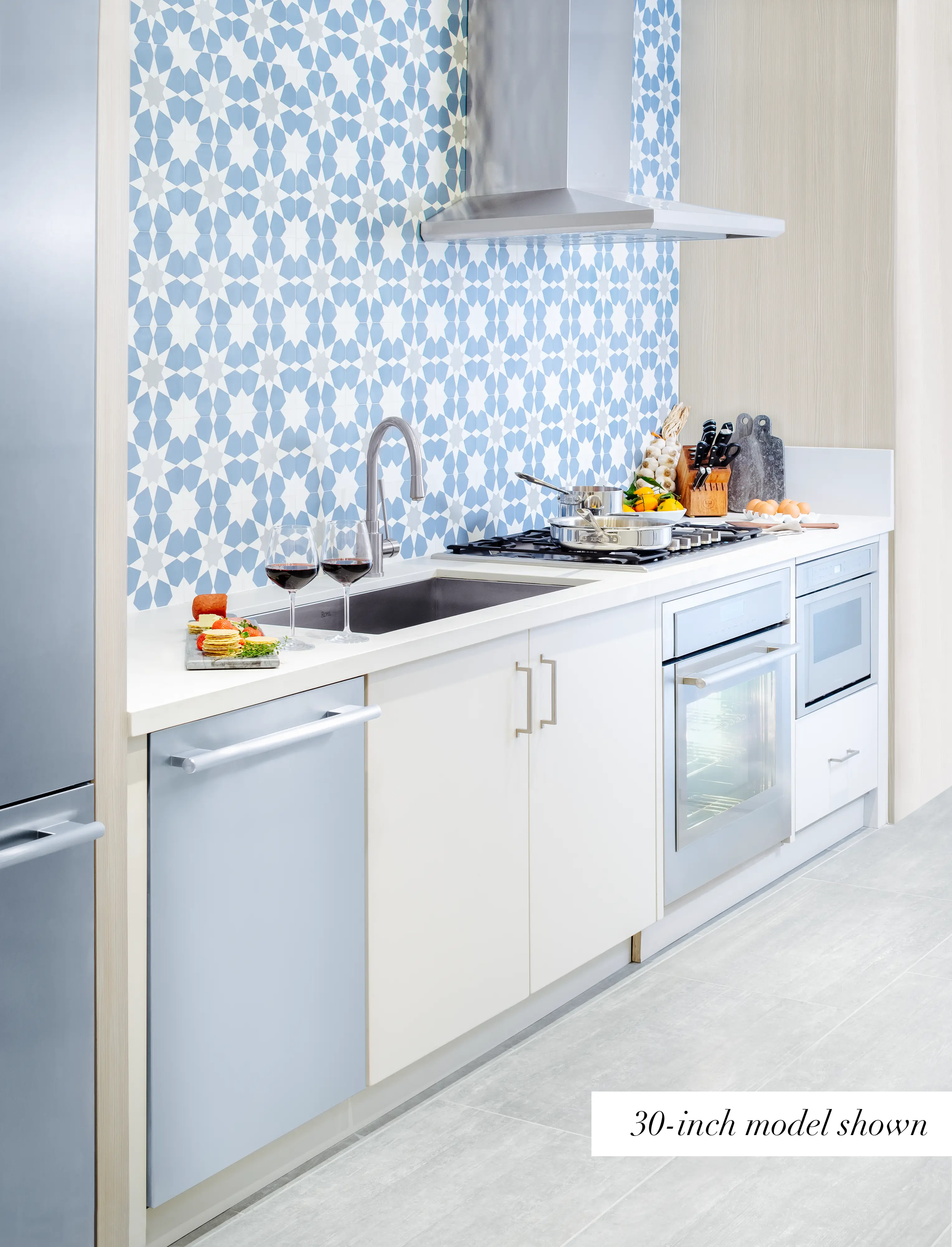 Masterpiece® Pyramid Chimney Wall Hood 36'' HMCB36WS