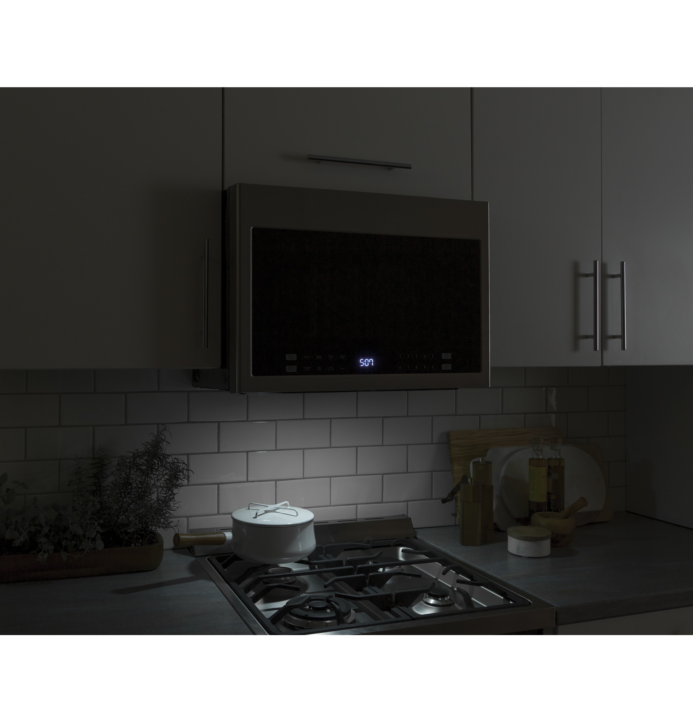 24" 1.4 Cu. Ft. Over-The-Range Microwave Oven24" 1.4 Cu. Ft. Over-The-Range Microwave Oven view 26