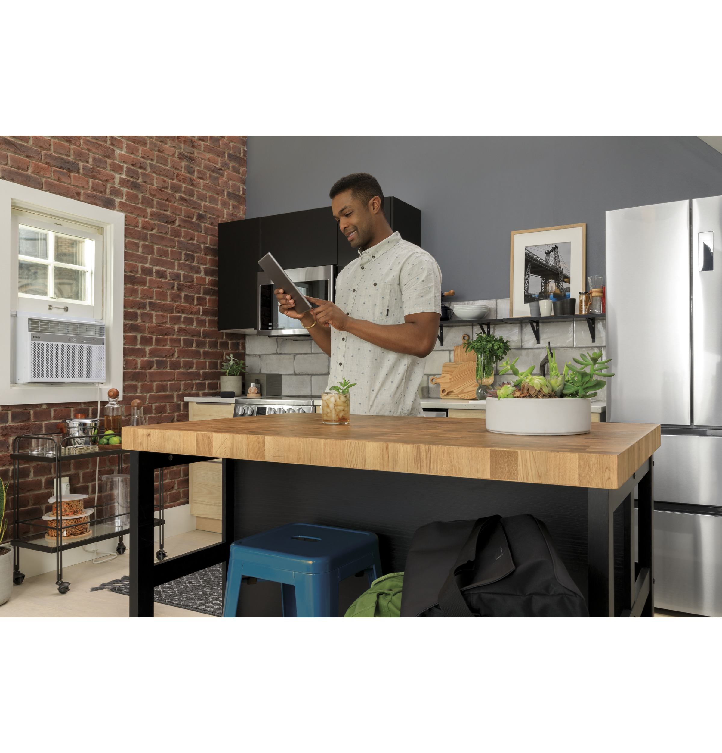 24" 1.4 Cu. Ft. Over-The-Range Microwave Oven24" 1.4 Cu. Ft. Over-The-Range Microwave Oven view 43