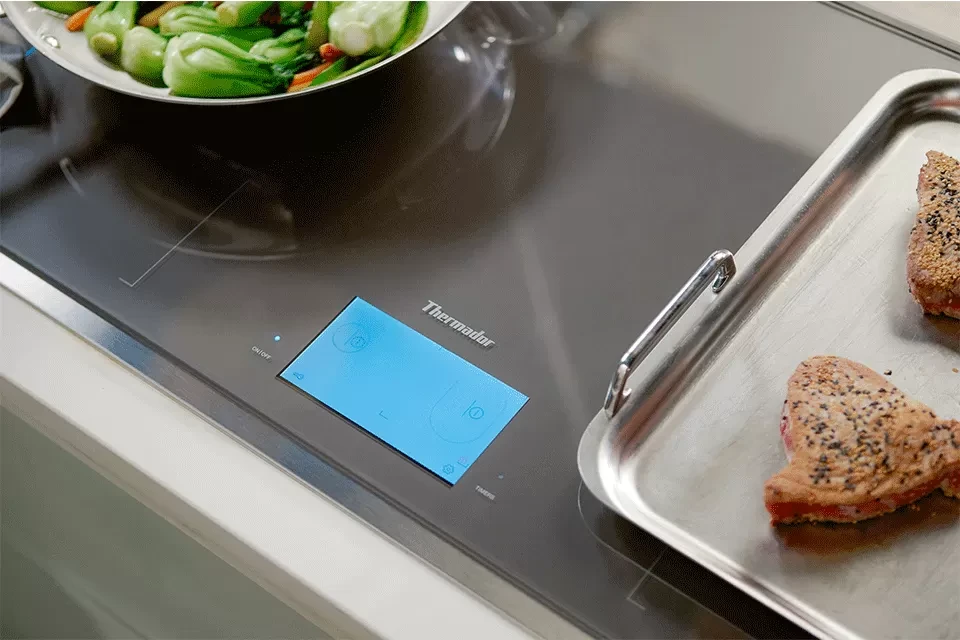 Hood Sync when paired with Freedom & Liberty® cooktops
