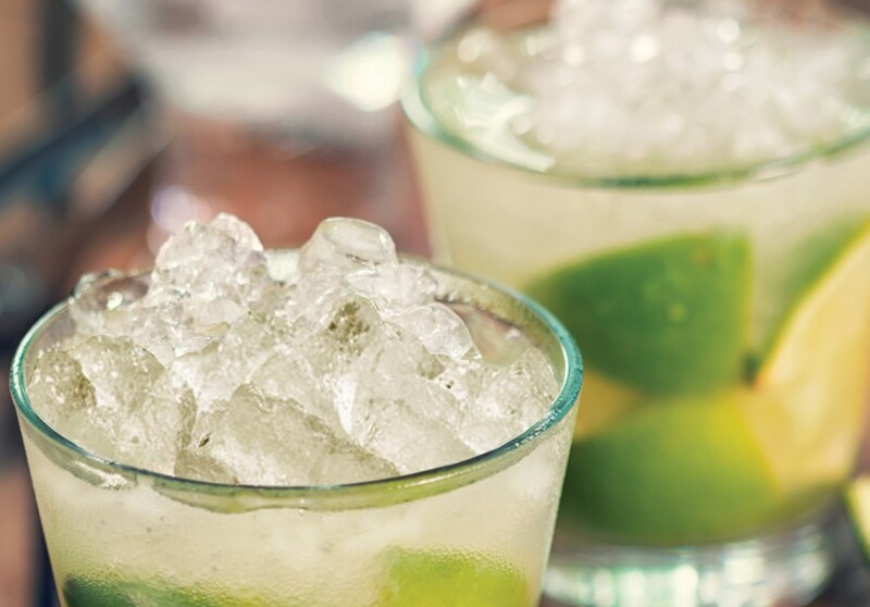 Perlick's cubelet ice maker produces chewable, nugget-shaped ice. This ice is compacted to easily absorb the flavors of the beverages you pour over it and makes it easy to crunch. It's the pe HP15CU2