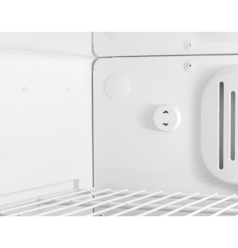 18.1 Cu. Ft. Top Freezer Refrigerator18.1 Cu. Ft. Top Freezer Refrigerator HRT18RCPB