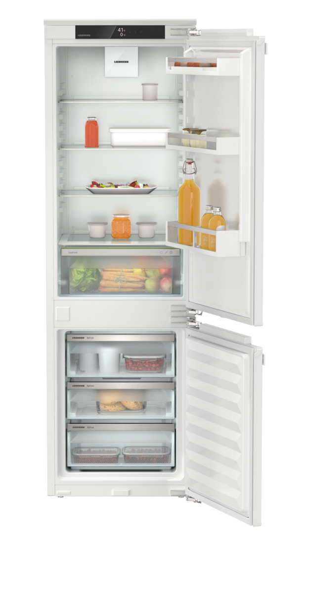 Integrated fridge-freezer with EasyFresh and NoFrost IC5100PC