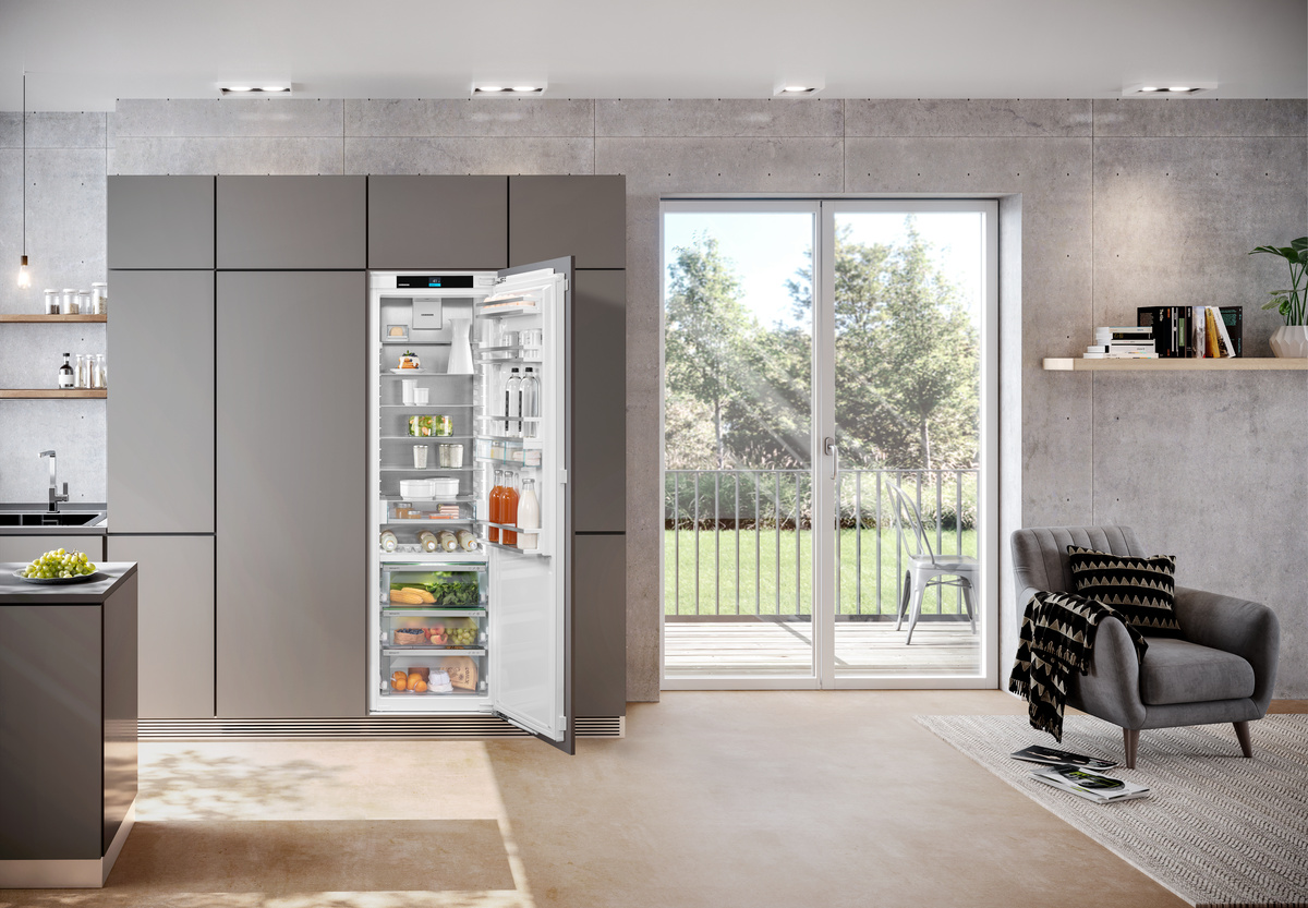 Fully Integrated Refrigerator with BioFresh, Right Hinged IRB5160