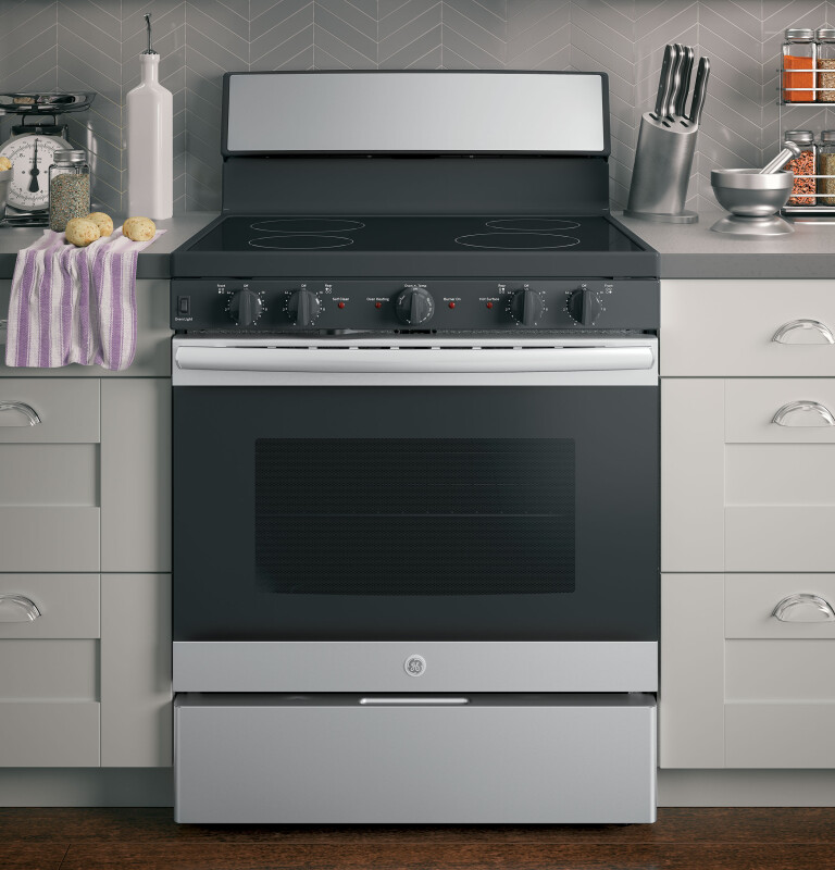 30” Free-standing Electric Radiant Smooth Cooktop Range JB480SMSS