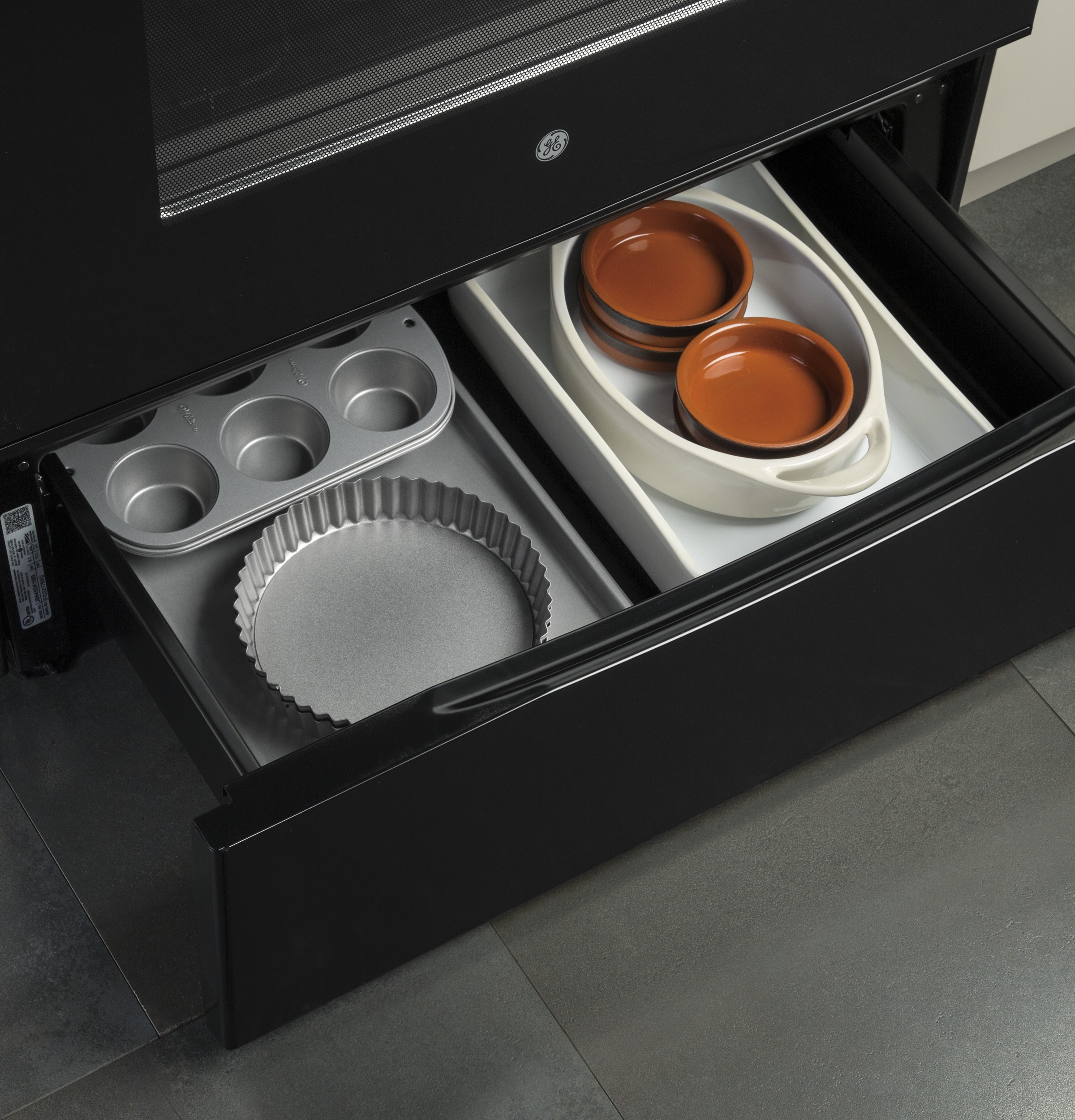 30" Free-Standing Electric Range JB645DKBB