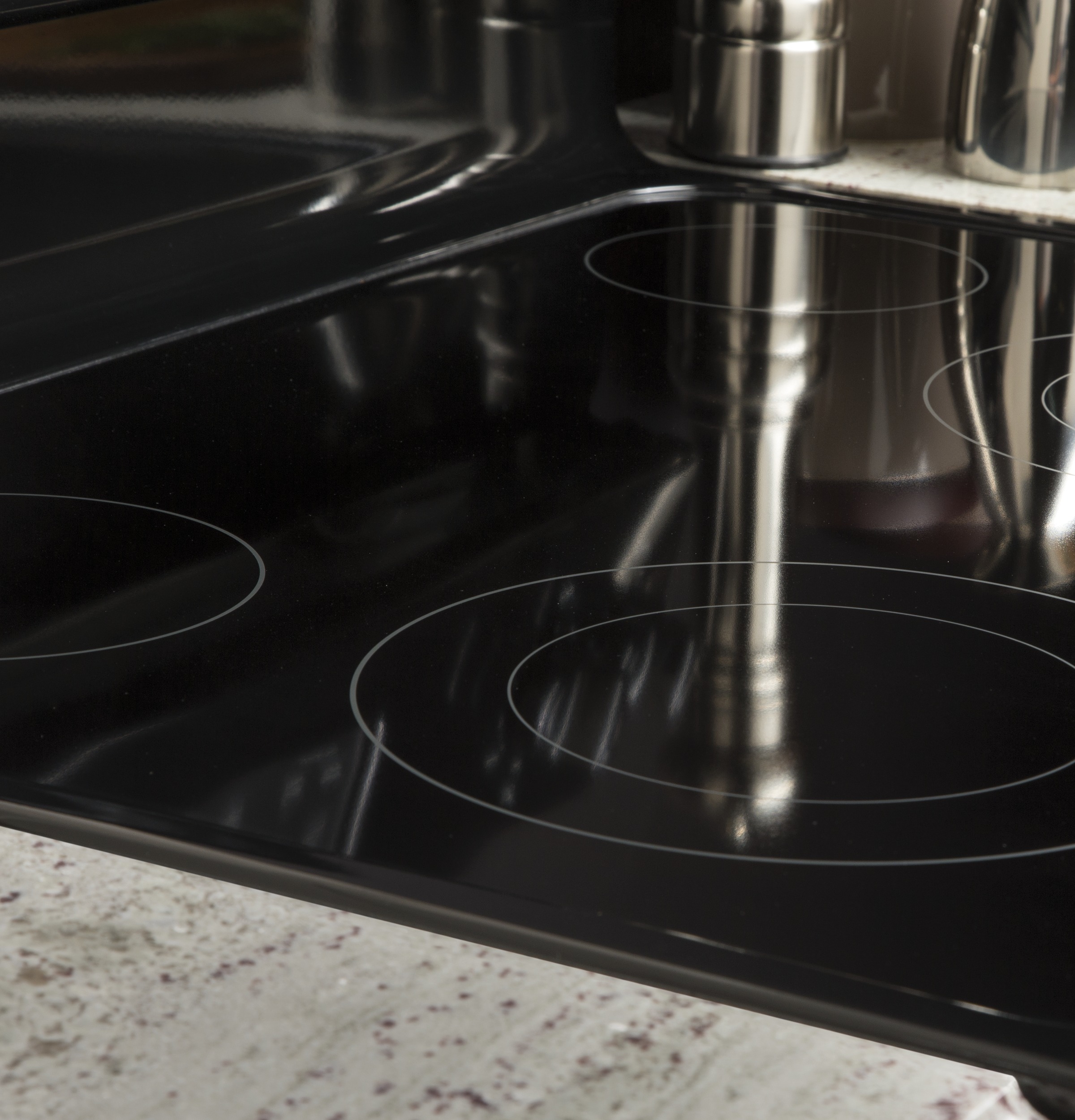 30" Free-Standing Electric Range JB645DKBB