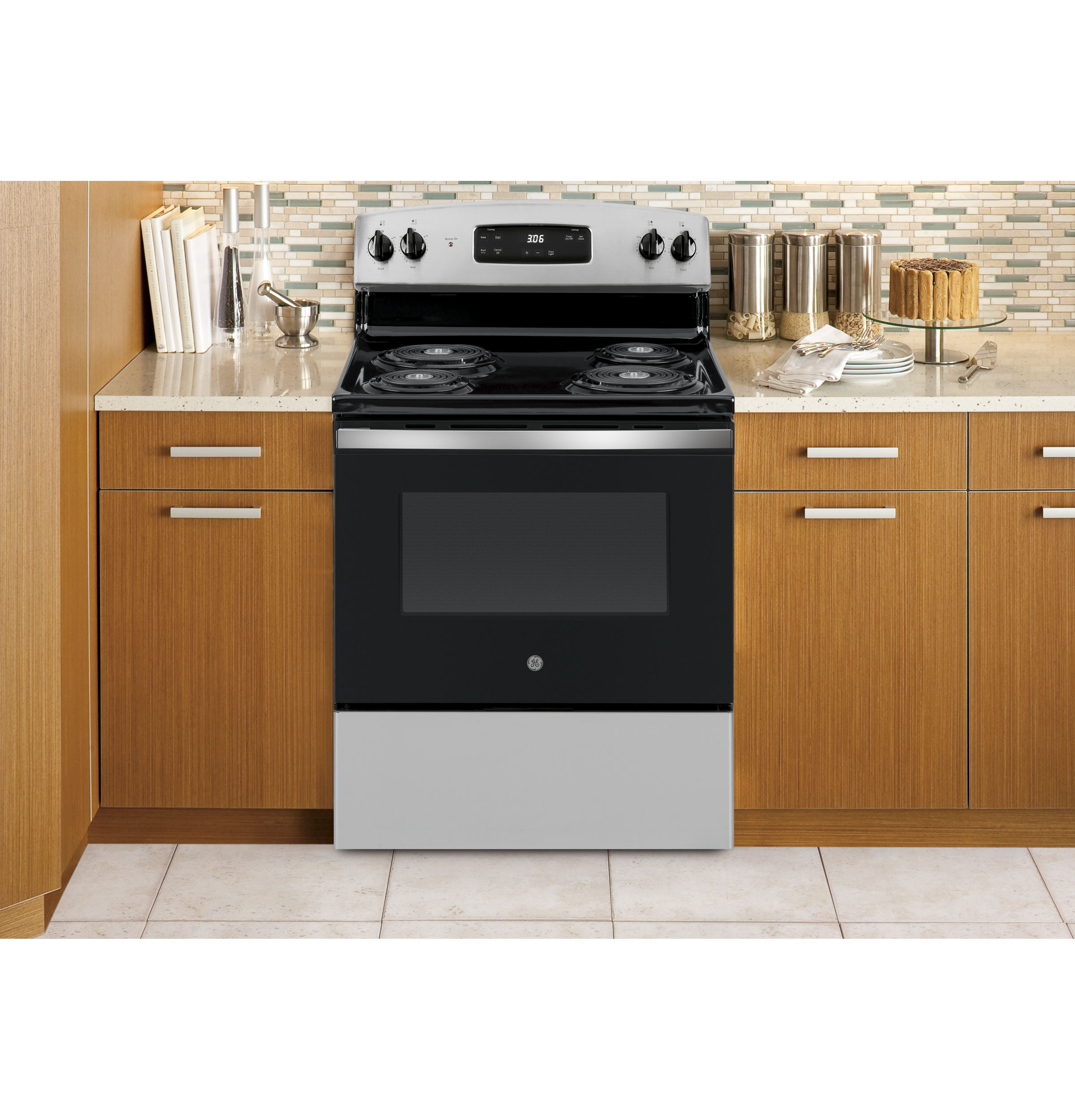 30" Free-Standing Electric Range view 4