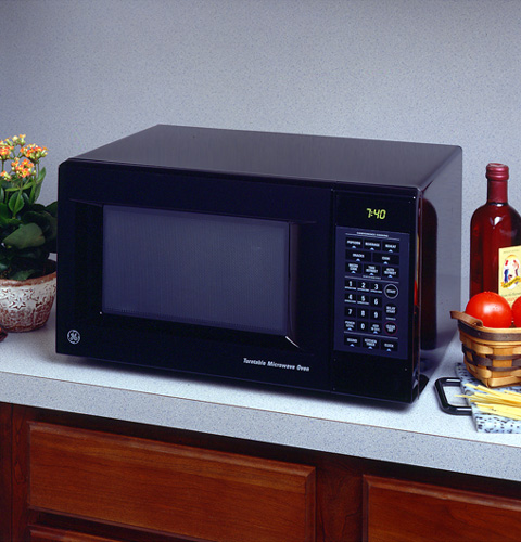 Compact .7 Cu.Ft. Capacity Microwave Oven JE740GY